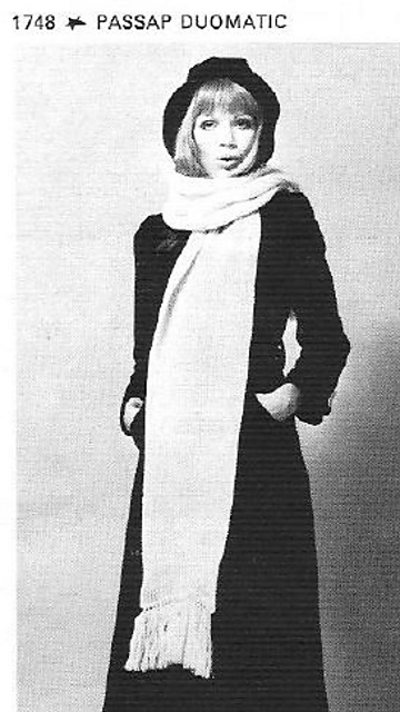 1748 Long scarf