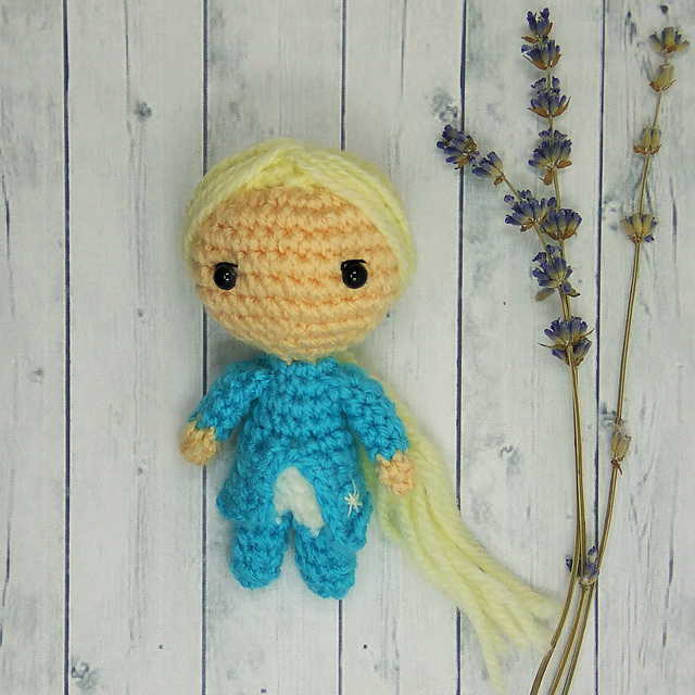 Little Elsa  in a coat