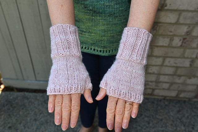 Fingerless Mittens: Bulky