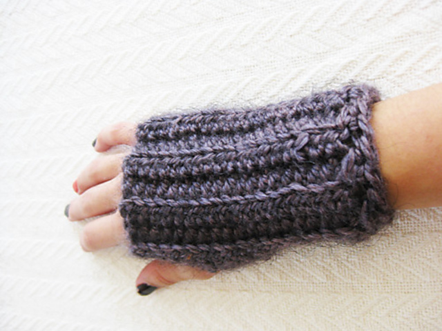 Crossed Cuffs Fingerless Gloves