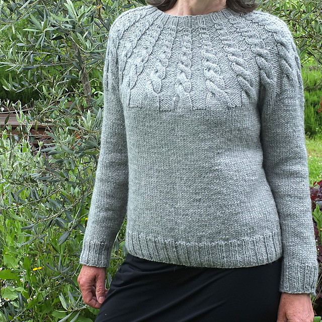 Ravelry: The Twist adult pattern by kiddiwinksknits - Main Image