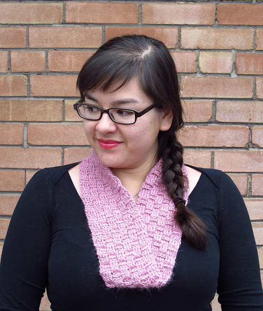 Sakura Basketweave Möbius Cowl