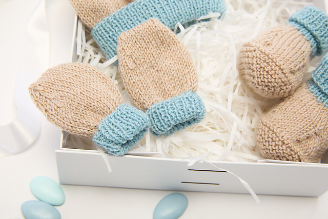 Ensemble chaussons, moufles et bonnet - M6389