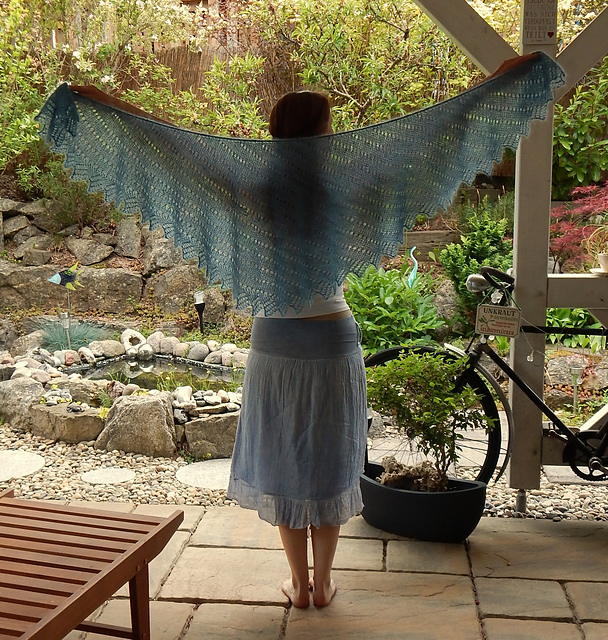 "Wellentanz" Wave Dance Shawl