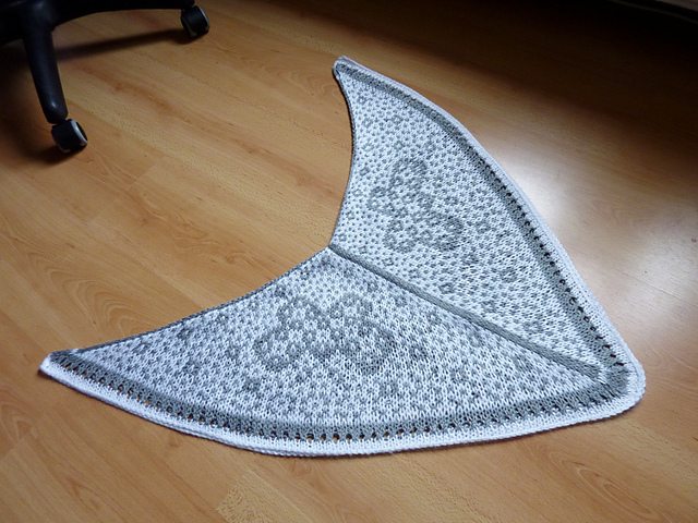 On the wing (knitted neckerchief)