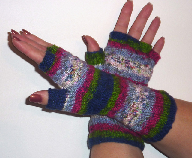Cable Waves Fingerless Gloves