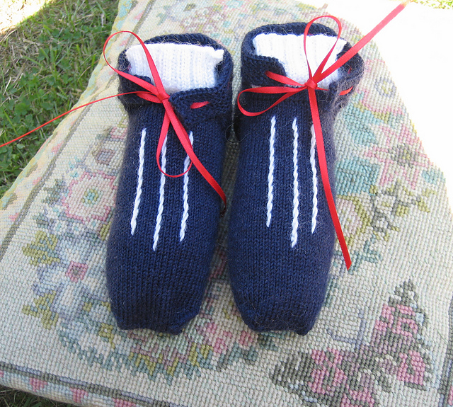 Baby's Parisian knit shoe
