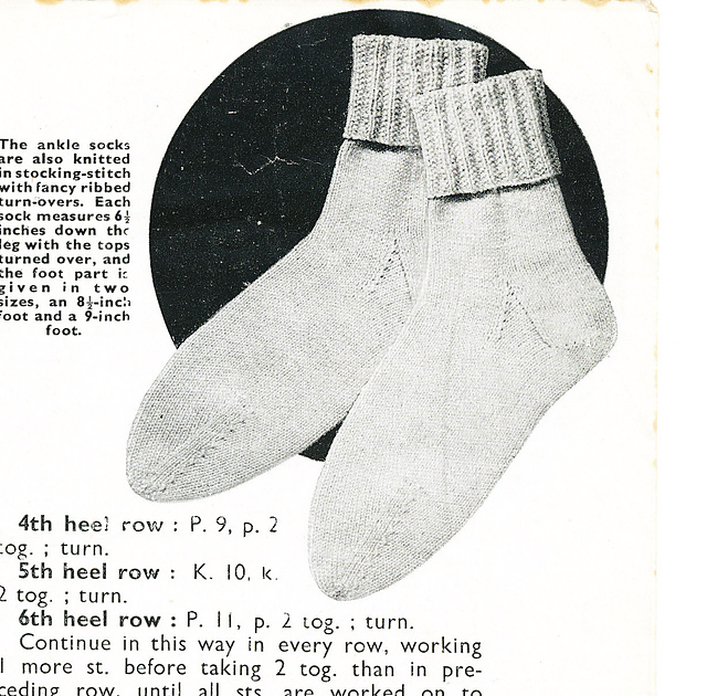 cap, gloves and ankle socks: the socks