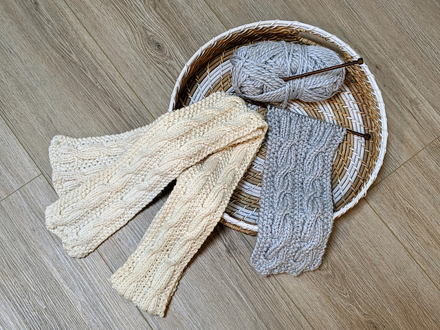 Easy Reversible Cable Scarf