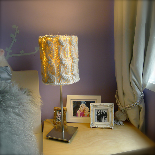 Cabled Lamp Cozy 1