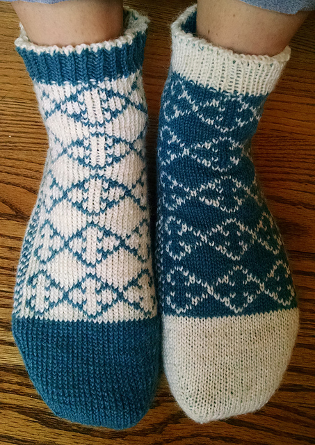 Quatrefoil Reversible Slipper Socks
