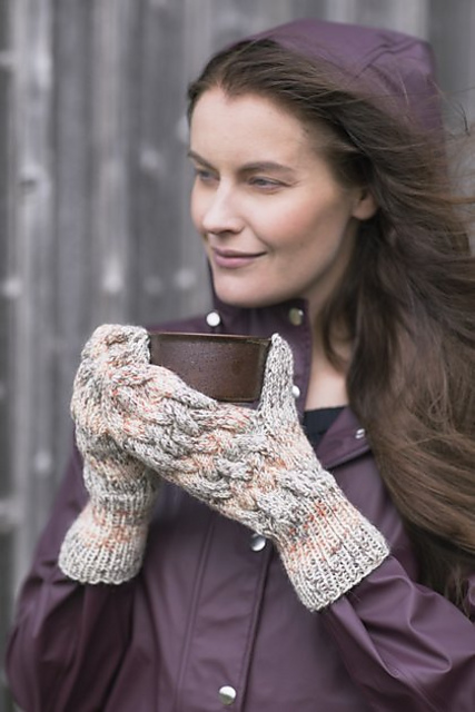 Cabled Mittens