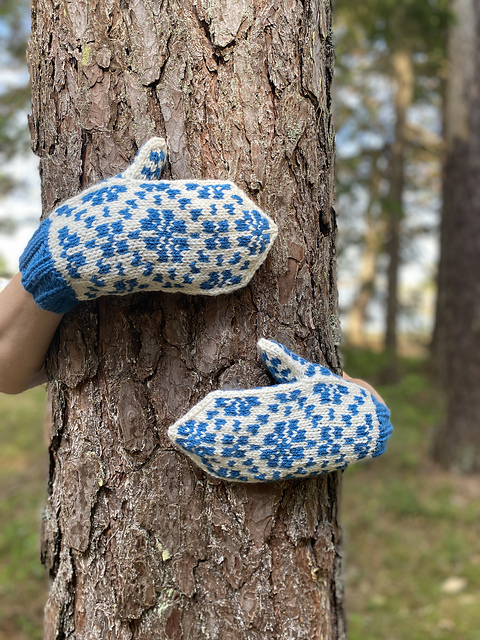 Reinrose Mittens