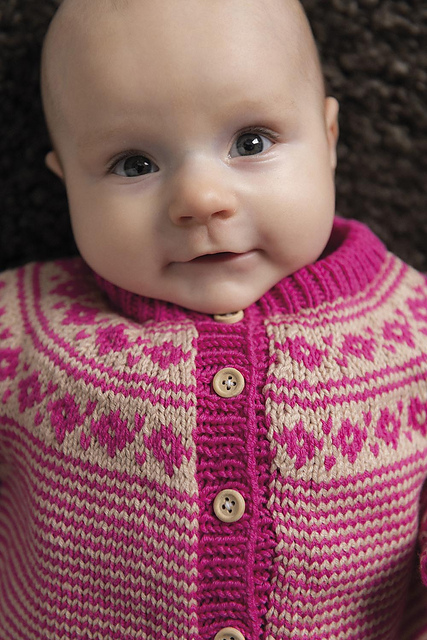 Tjärblomster - baby cardigan