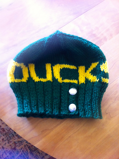 University of Oregon Button Beanie Kit