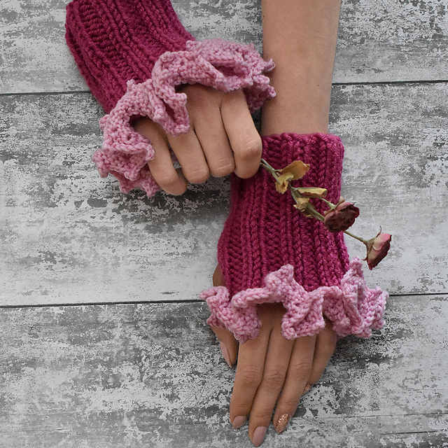 Lambeth Frilled Hand Warmers