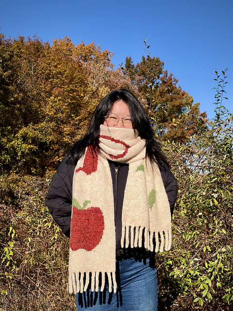 Ravelry: Yum Yum Apples Scarf pattern by Ariel Chang