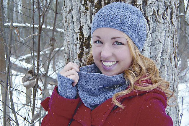 Ice Ribbons Cowl