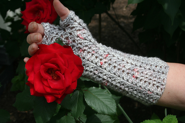 Phantom Rose Mitts