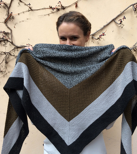 Poppycorn shawl