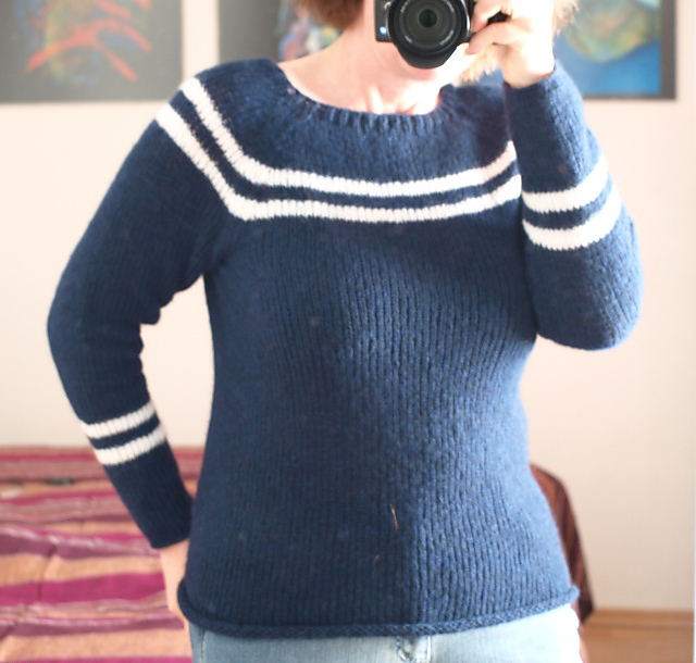 03 Pullover im Marine-Stil