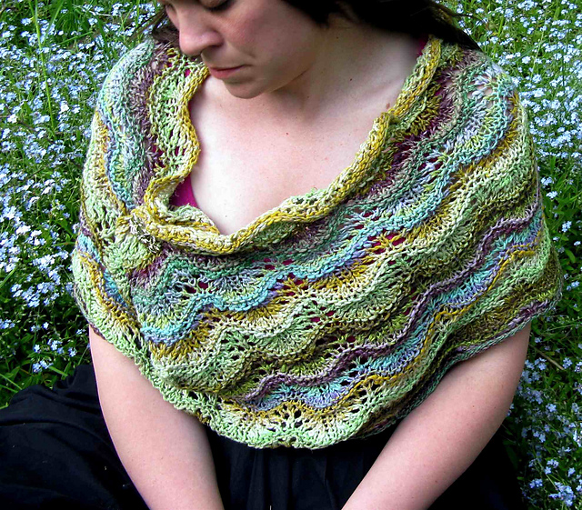 Mild May Ripple Cowl