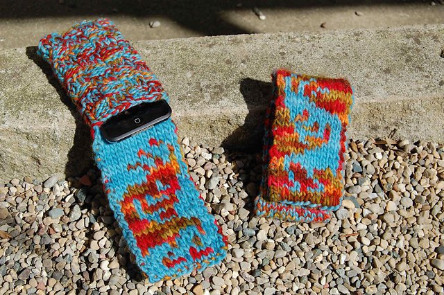 Reversible DK Phone Cozy