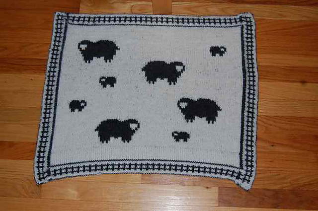 DK Sheep Blanket - Steek Version
