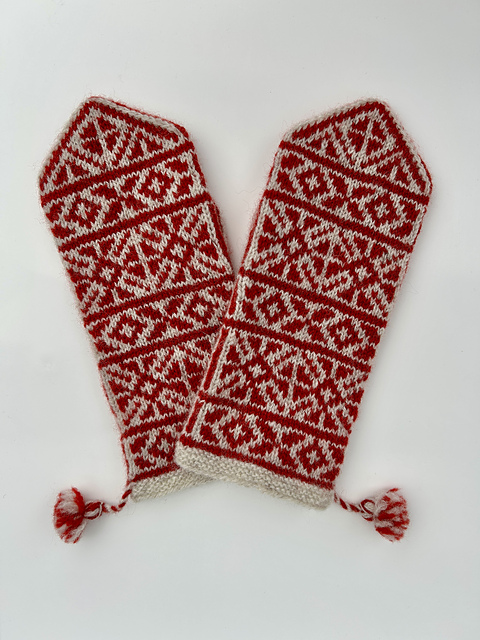 Wenche's Xmas Mittens 2025/Wenches Julevotter 2025