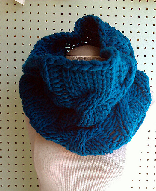 Easy Loose Cabled Cowl