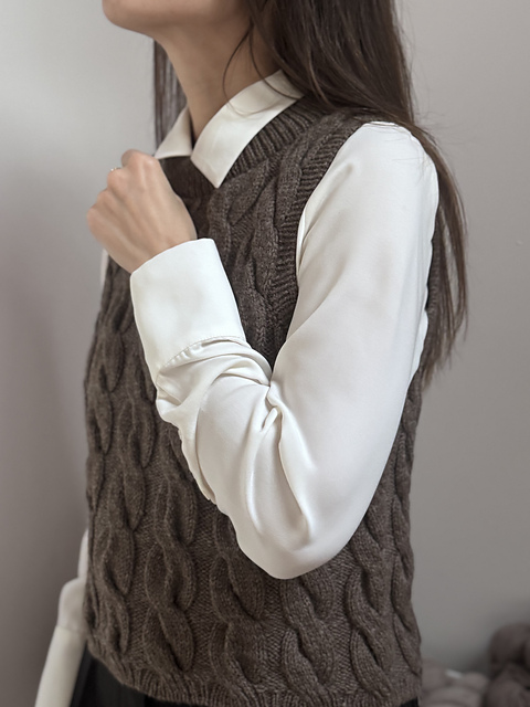 Ravelry: The Knitonomy Grayling Vest pattern by Magdalena Parker