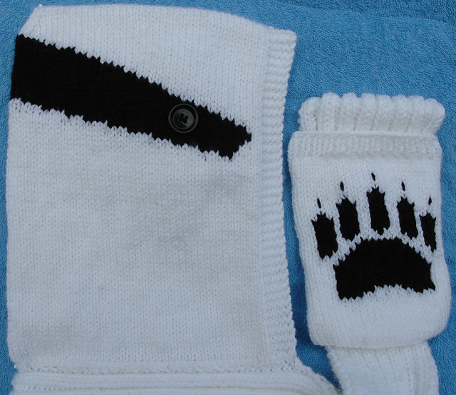 Aran – Badger hooded paw print scarf