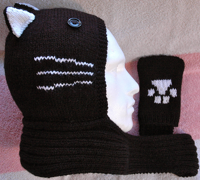 Aran – Cat hooded paw print scarf