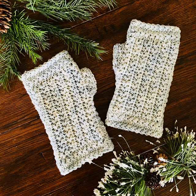 Neve Fingerless Mitts