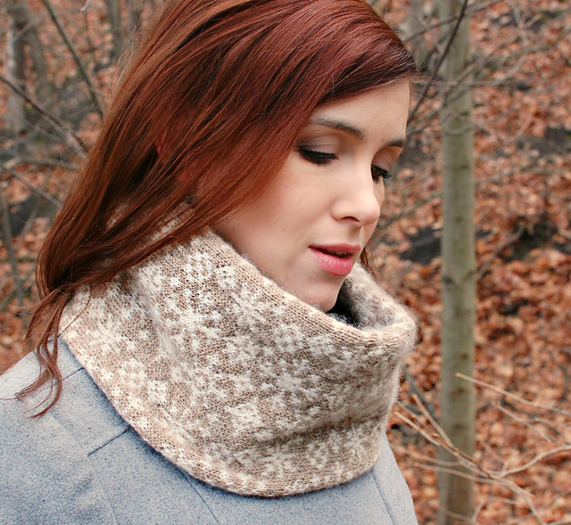 Xanadu Snowflake Cowl
