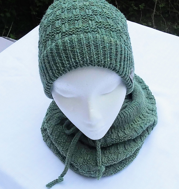 Garter Carriage ribbed Hat and Snood