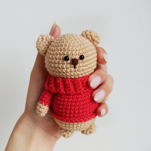 Teddy bear in sweater