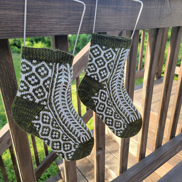Budding Vine Socks