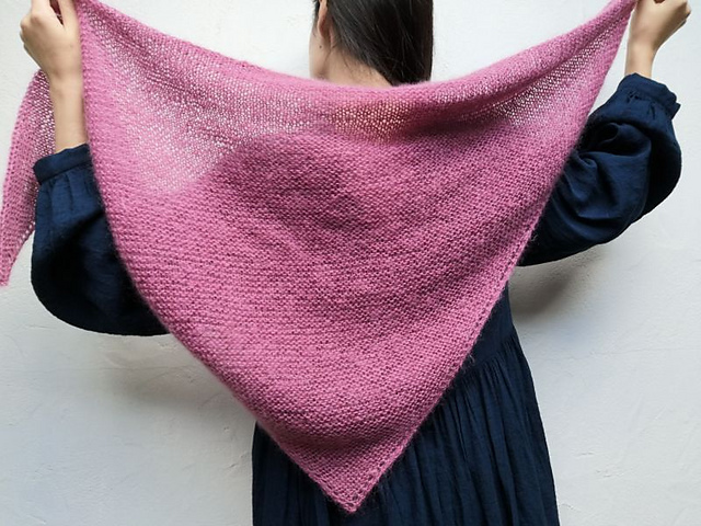 Ravelry: 瞑想ショール Meditation Shawl pattern by Knittingbird