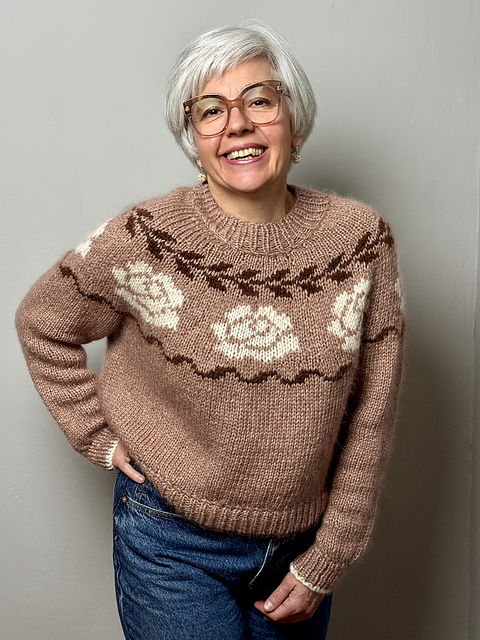 "Winter-Rose"-Sweater