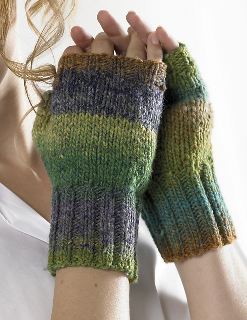 Design 08 Fingerless Mitts