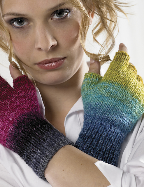 Design 30 Fingerless Gloves