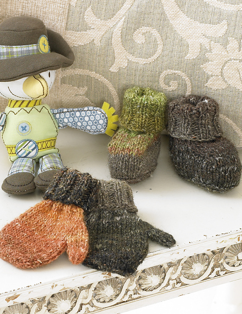 Design 22 Child's Mittens & Bootees