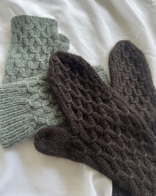 Dahlia Mittens