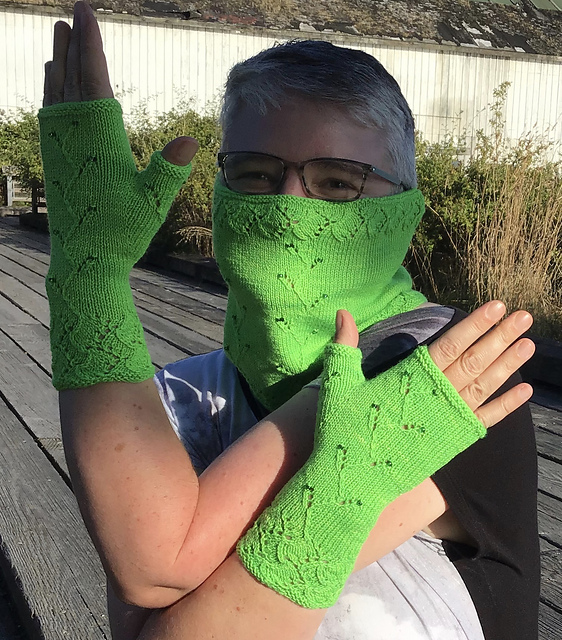 Sinuosity Cowl