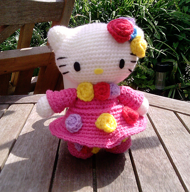 Ravelry: Hello Kitty With Flower Dress No.10 pattern by Eriko