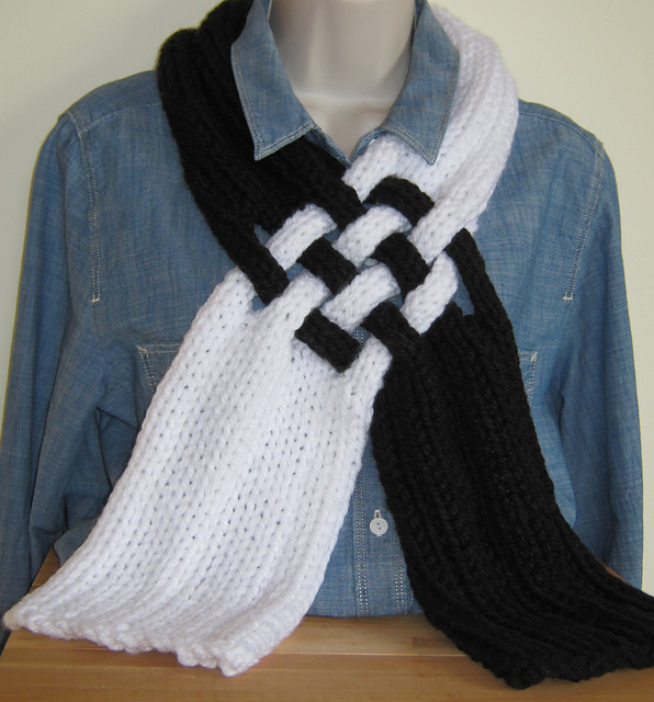 Black & White Chunky Scarf