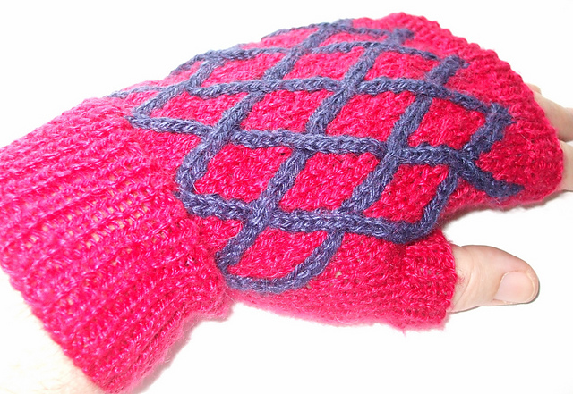 Contrast cable handwarmers