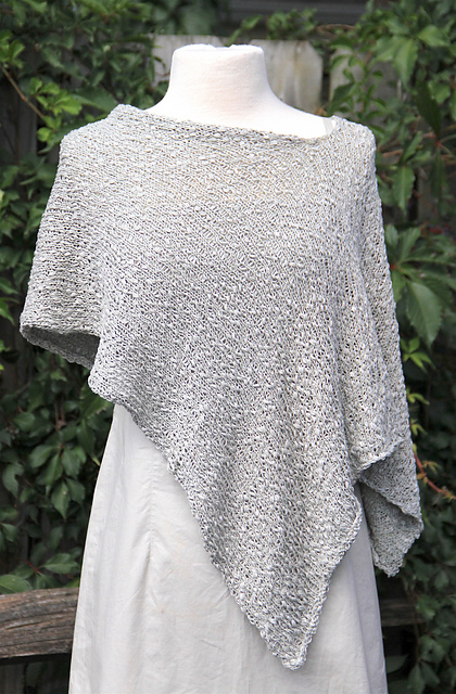 Lara Seamless Poncho
