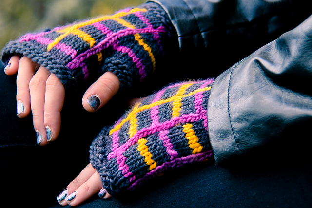 Tartania Mitts